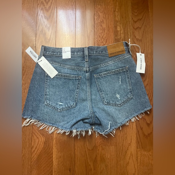 Aritzia (Denim Forum) - The EX Boyfriend Boyfriend Short - Picture 4 of 5